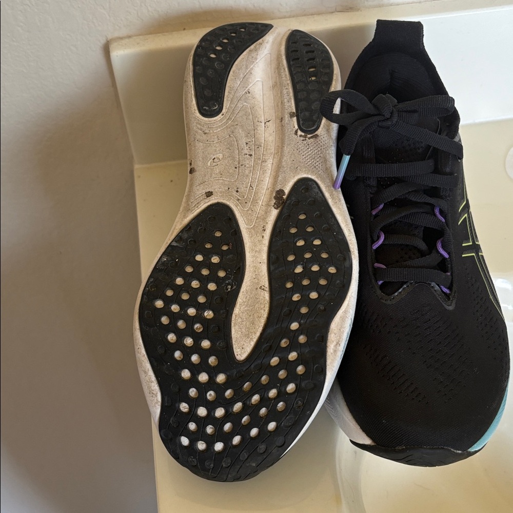 ASICS - Picture 4 of 4